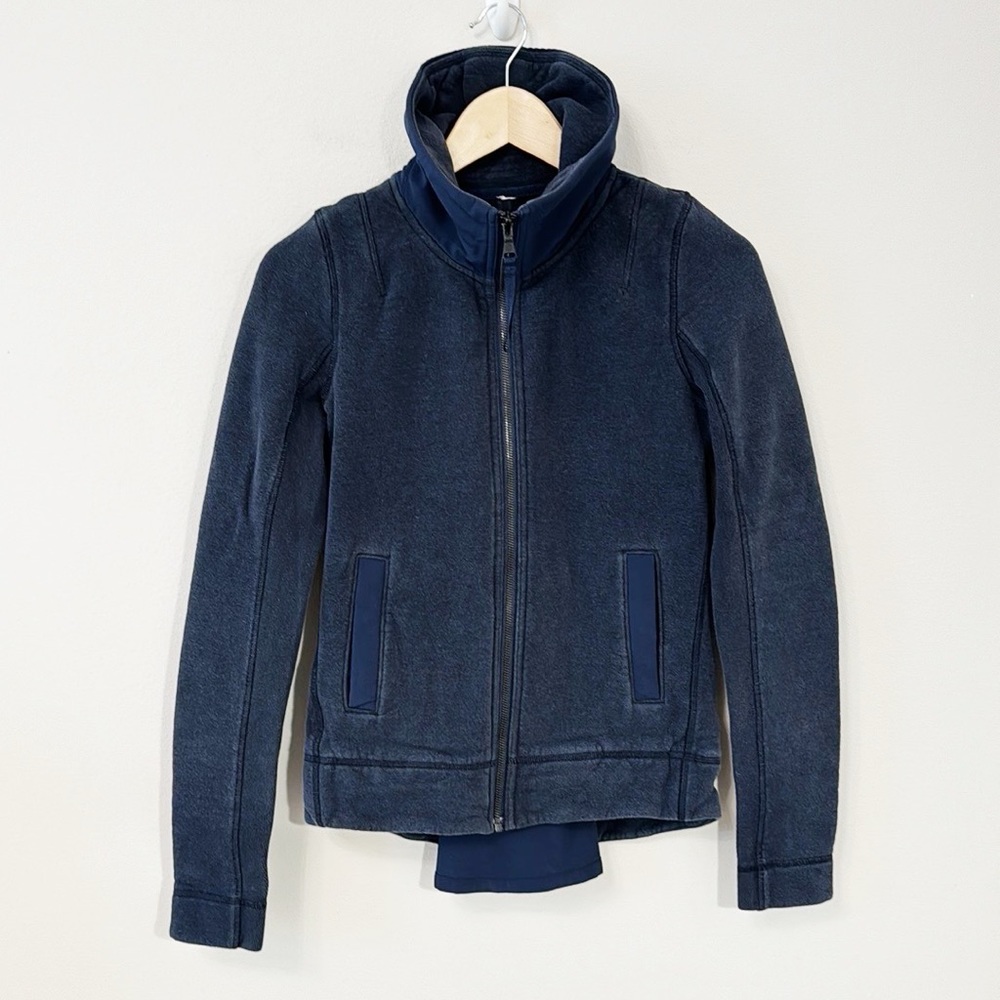Lululemon En Route Navy Jacket With Zipper Front & Pockets Size 4